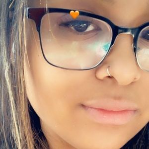 Meet your Posher, Flora